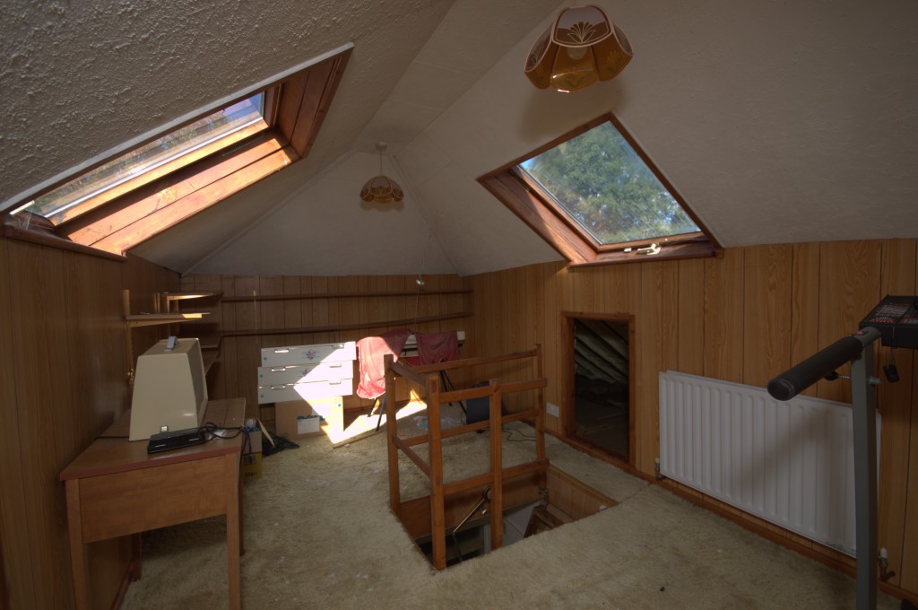 Lot: 107 - DETACHED BUNGALOW FOR IMPROVEMENT - Loft room